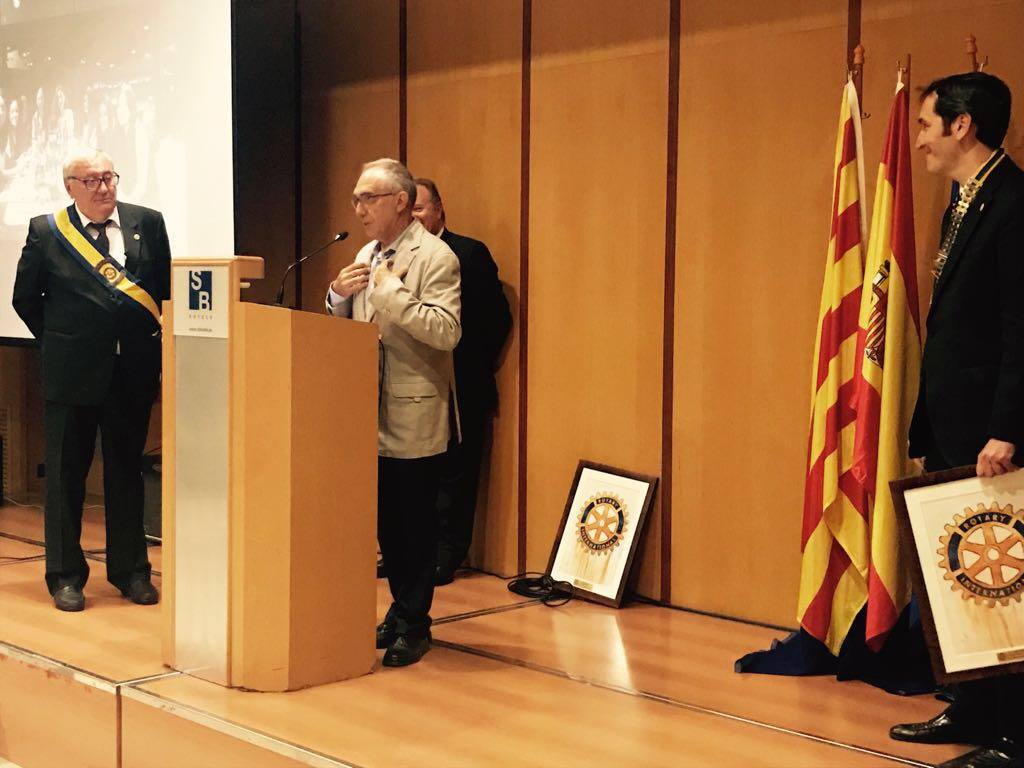Josep Maria Borrut, agradeciendo el galardón en nombre de la Associació Pessebrista de Tarragona