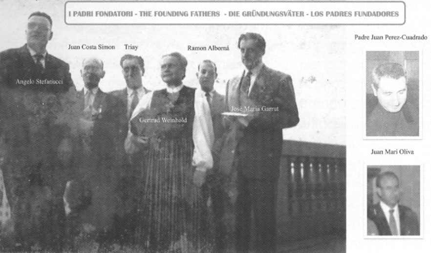 Parte de los firmantes del Acta Fundacional de la Universalis Fœderatio Præsepistica (UN-FOE-PRAE), con algunos acompañantes