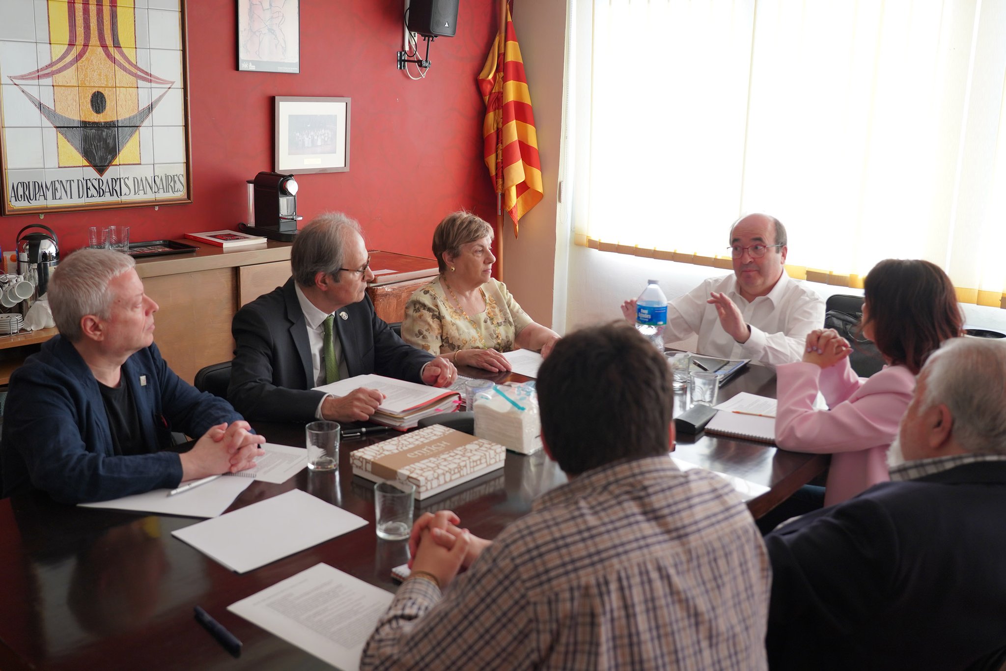 Momento de la reunión mantenida entre el embajador delegado permanente de España ante la Unesco y los representantes del mundo belenista, en la sede del ENS el pasado miércoles 8 de mayo de 2024